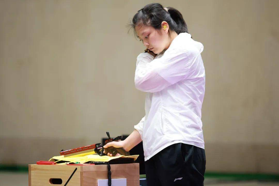 米乐体育直播-秘鲁女队艰难取胜，晋级下一轮