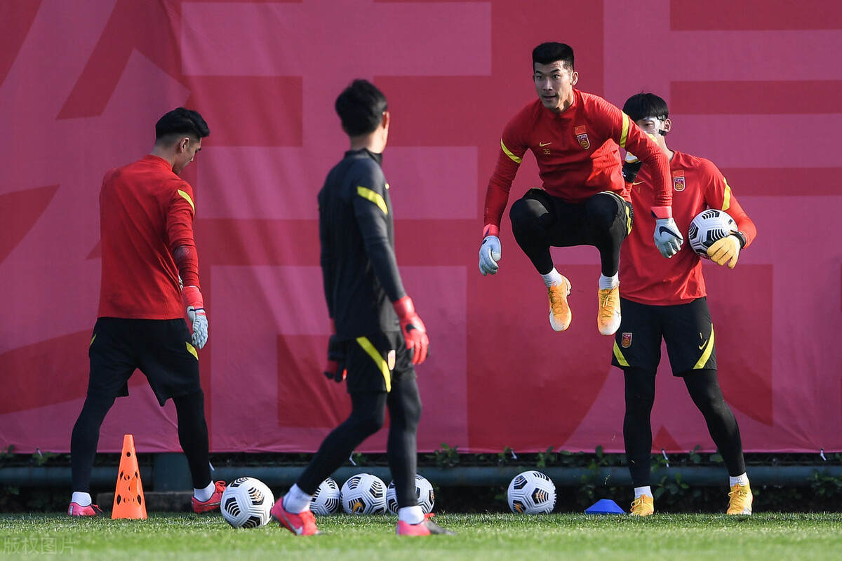 米乐官网m6-球队紧急解聘主帅，新人挑大梁