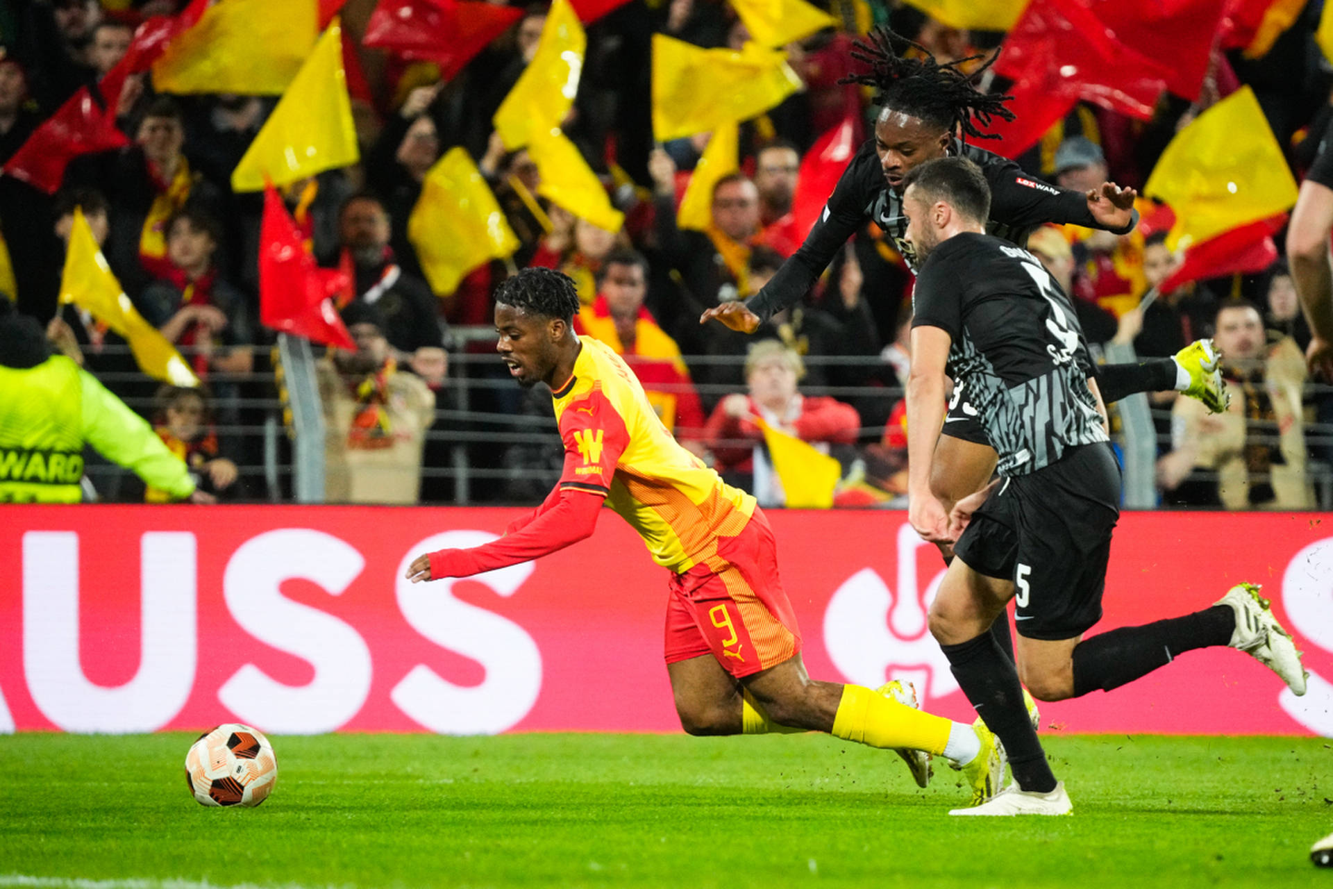 米乐m6官网-包含纽伦堡城市战胜强敌，欧冠资格呼之欲出的词条