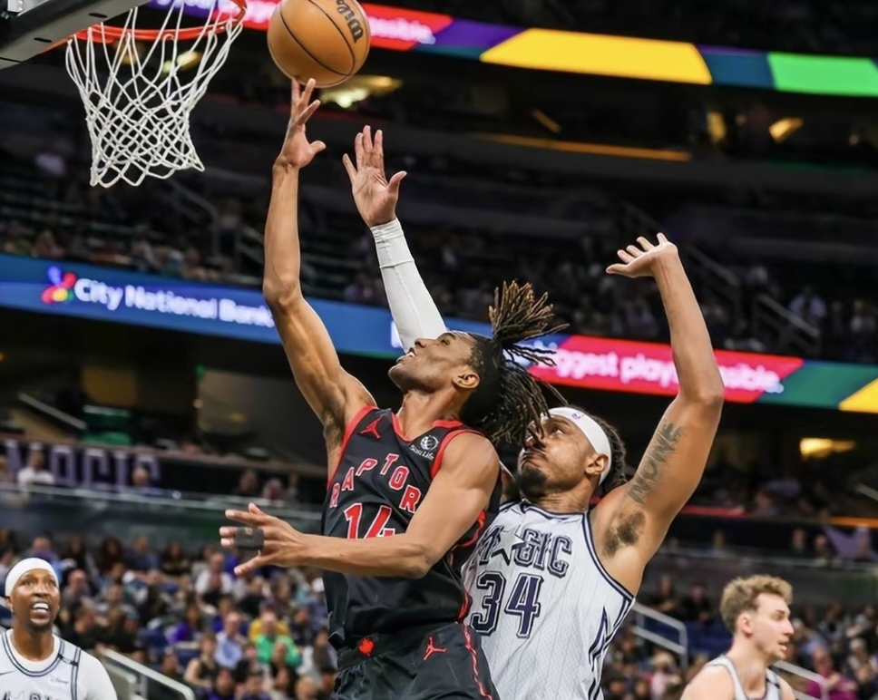 泸州米乐官网-猛龙交锋魔术：西亚卡姆抢篮板绝杀反胜的简单介绍